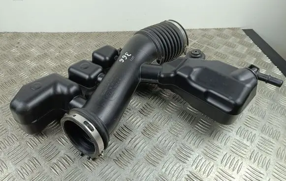 Jeep Grand Cherokee WL Air intake duct part 68376821AB