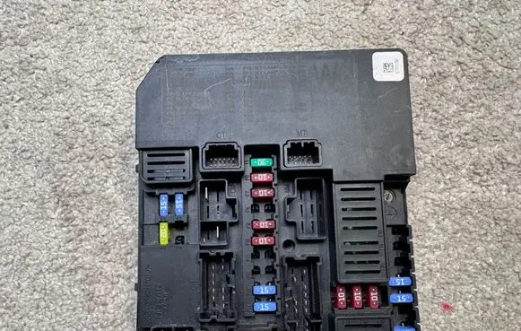 Nissan Leaf II (ZE1) Fuse box set 284B75SA5D