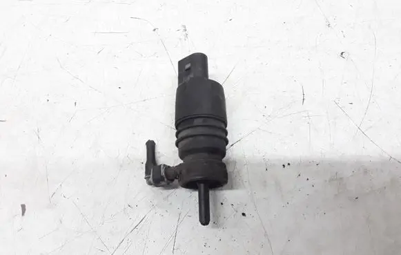Volkswagen PASSAT B6 Windscreen/windshield washer pump 3028149
