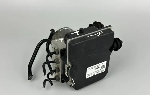 Audi A4 S4 B8 8K ABS Pump 8K0907379CN 8K0614517GT