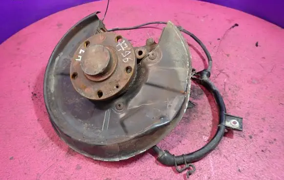 Audi A4 S4 B7 8E 8H Rear wheel hub spindle/knuckle 