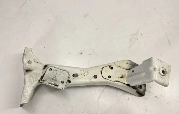 Audi A3 S3 8V Fender mounting bracket 8V0821131 8V0821168A 8V0821136