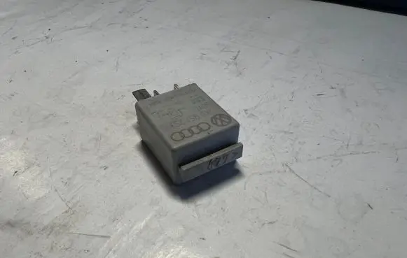Volkswagen Caddy Other relay 1K0951253 0423P1 V23374A160XX004