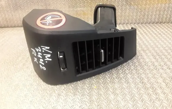 Nissan Murano Z50 Dashboard air vent grill cover trim 68761CB002