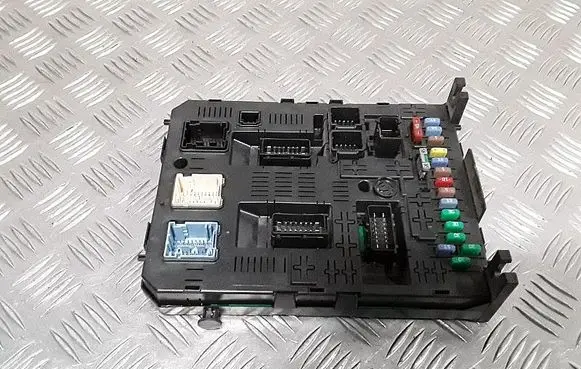 Citroen C4 Grand Picasso Fuse module 9664059080