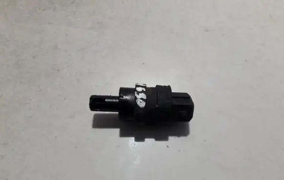 Volkswagen Golf III Intake air temperature sensor 028906081