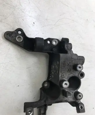 Peugeot 308 Engine mounting bracket 9804121180