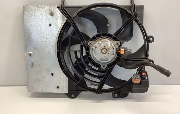 Citroen DS3 Radiator cooling fan shroud 9682895680