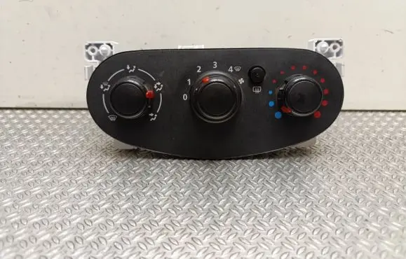 Renault Sandero I Climate control unit A42303300 126391