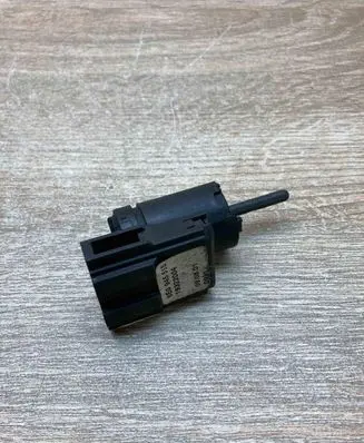 Audi A3 S3 8L Brake pedal sensor switch 8E0945515