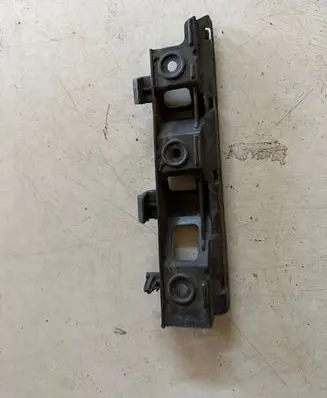 Volkswagen PASSAT B6 Front bumper mounting bracket 7881