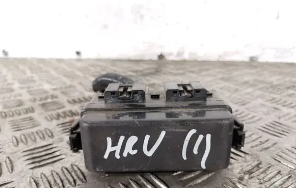 Honda HR-V Relay mounting block 4065