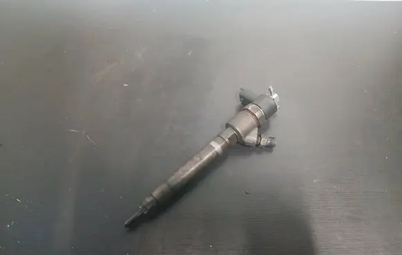 Volvo XC70 Fuel injector 30245110 30777526