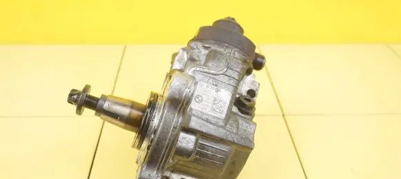 BMW 3 E90 E91 Fuel injection high pressure pump 0445010506 N47D20C