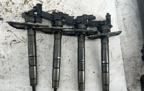 Audi A4 S4 B8 8K Fuel injectors set 03L130277 0445116030