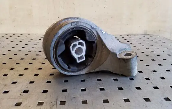 Chevrolet Captiva Gearbox mount X01187