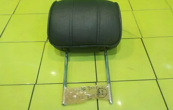 Land Rover Range Rover L322 Front seat headrest LEWY