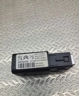 Opel Mokka B USB socket connector 98217039DX