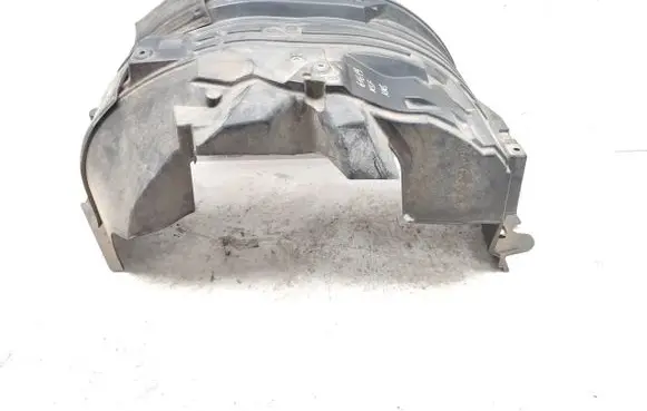 Front wheel arch liner splash guards