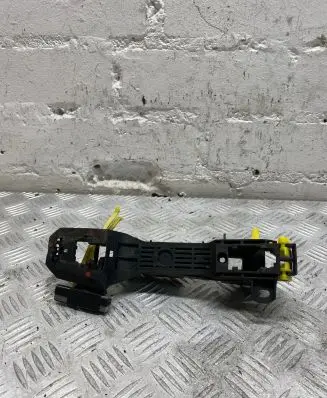 Rear door exterior handle/bracket