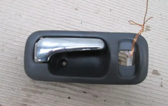 Honda CR-V Front door interior handle