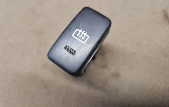 Toyota Hilux (AN10, AN20, AN30) Windscreen/window heater switch