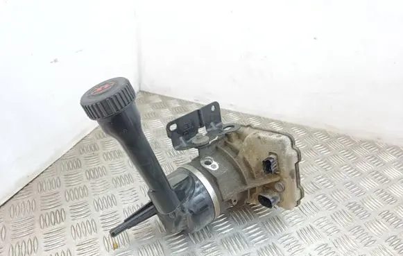 Citroen C4 I Picasso Power steering pump 9684040280