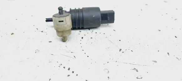 Volkswagen Multivan T4 Windscreen/windshield washer pump