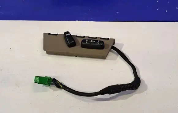 Volvo S80 Seat control switch 8682700