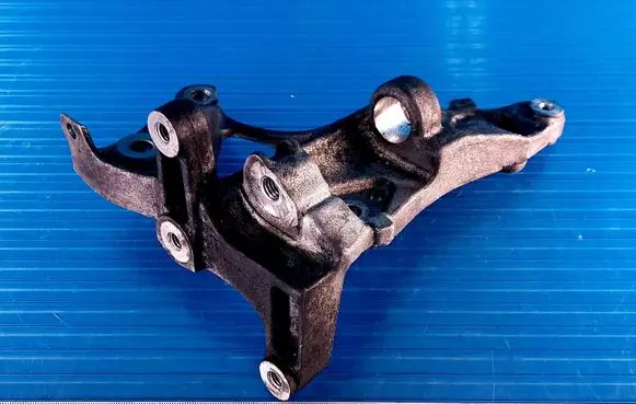 Ford Focus Engine mounting bracket 9653249480
