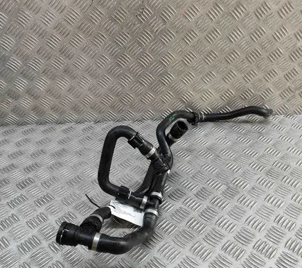 BMW 5 G60 Engine coolant pipe/hose 8844219 8844218