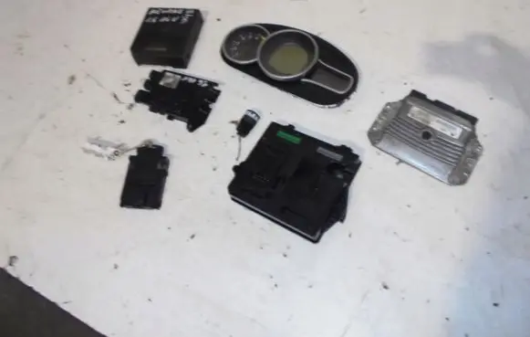 Renault Megane III Engine ECU kit and lock set 