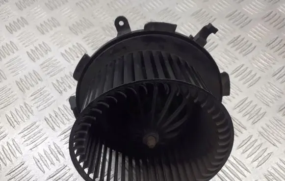 Skoda Fabia Mk1 (6Y) Front door blower motor D8087