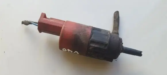Volvo S40, V40 Windscreen/windshield washer pump