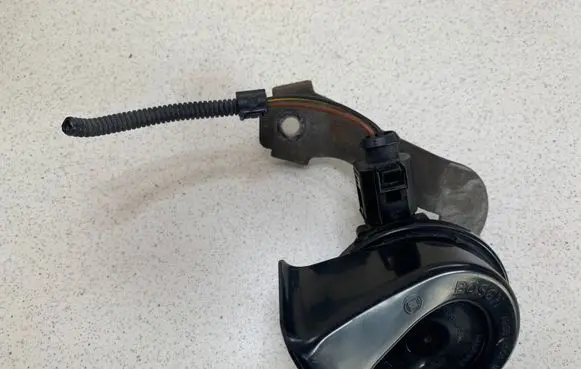 Volkswagen Touran I Horn signal 011157 703881157
