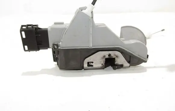 Peugeot 3008 I Front door lock