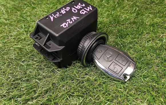Mercedes-Benz E W212 Ignition lock A2189053501