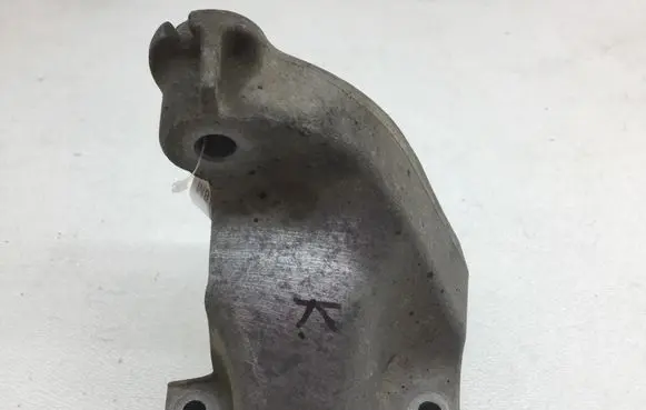 Mercedes-Benz E W211 Engine mounting bracket A6422230004