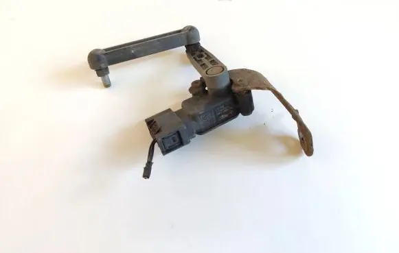 Headlight/headlamp level sensor