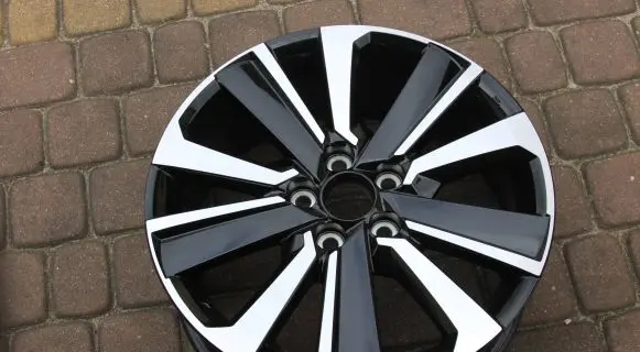 R18 alloy rim