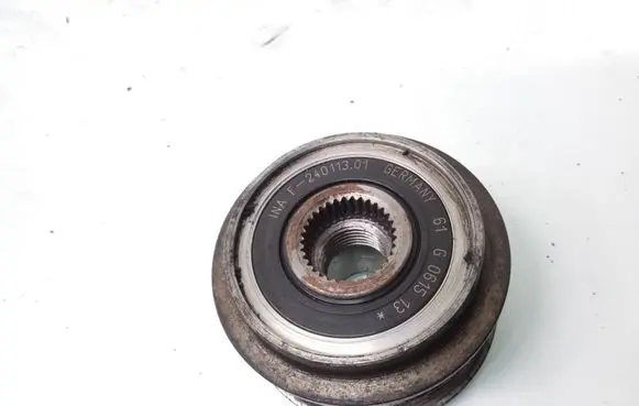 Opel Astra H Alternator pulley F24011301