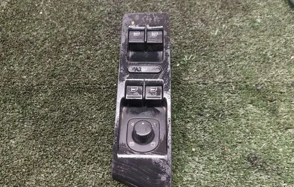 Volkswagen PASSAT B7 Electric window control switch 3AB857857A