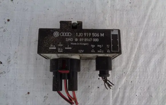 Audi A3 S3 8L Coolant fan relay 1J0919506M