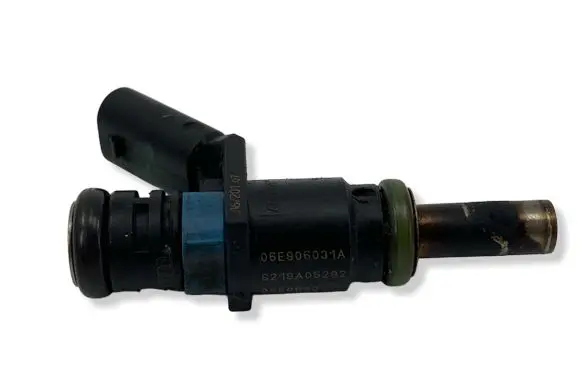 Audi Q7 4M Fuel injector 06E906031A