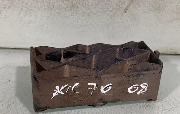Volvo XC70 Radiator mount bracket