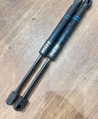 BMW 5 E60 E61 Front bonnet/hood damper/strut 7239233