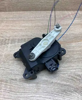 Toyota Prius (XW20) Air flap motor/actuator 0637007960 424012V5G WITHPLUG