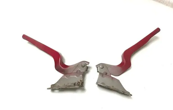 Engine bonnet/hood hinges