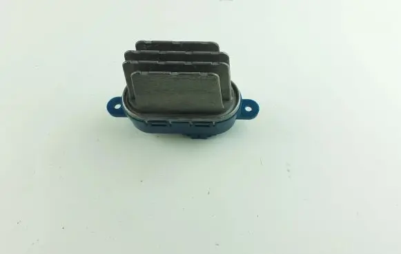 Volkswagen Touareg I Heater blower fan relay 7L0907521A KL8825