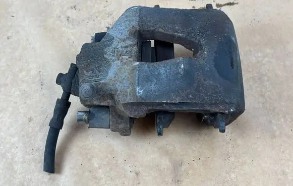 Volkswagen Golf V Front brake caliper